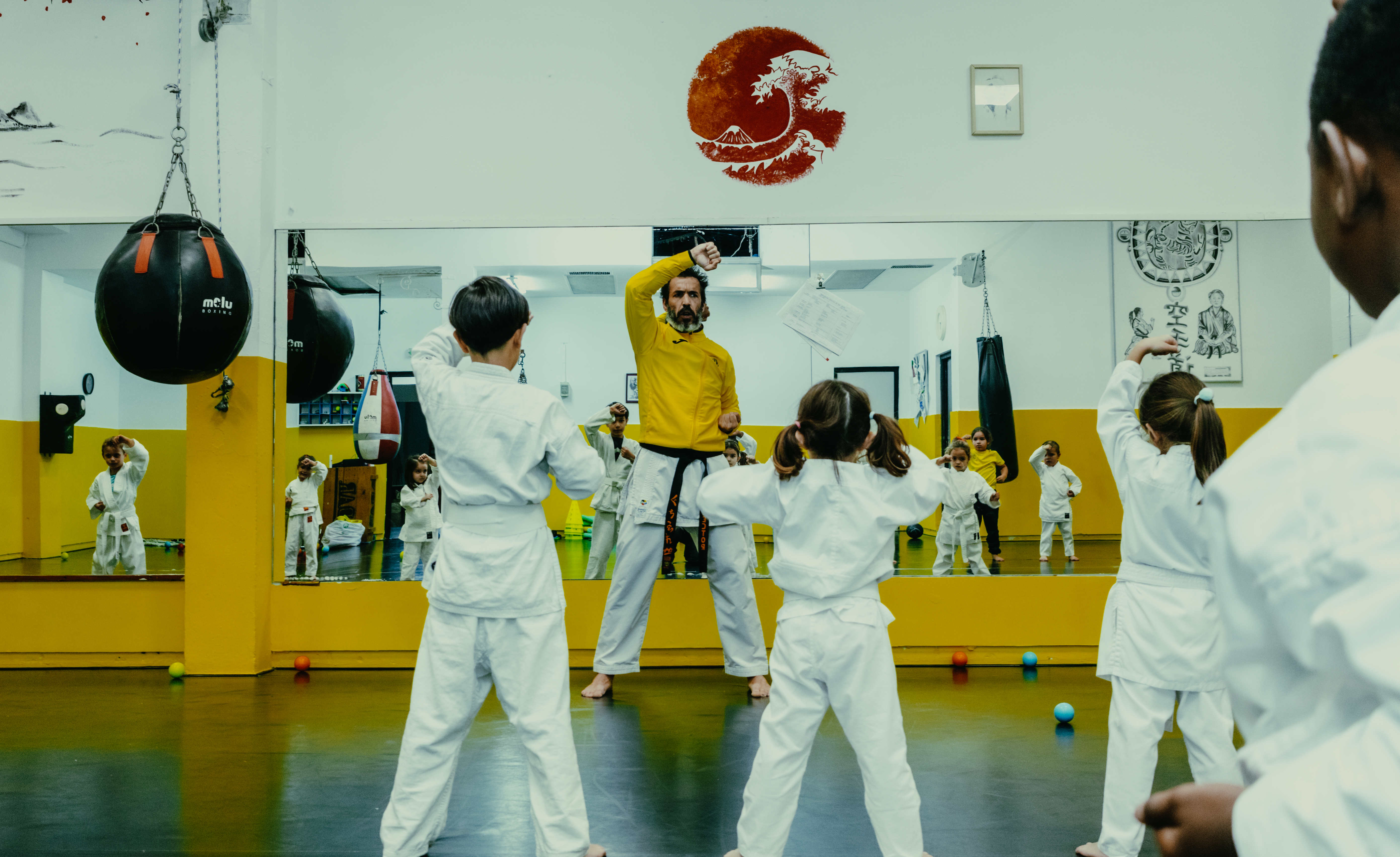 Clases de artes marciales en el gimnasio